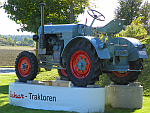 Eicher am Ortseingang von Forstern